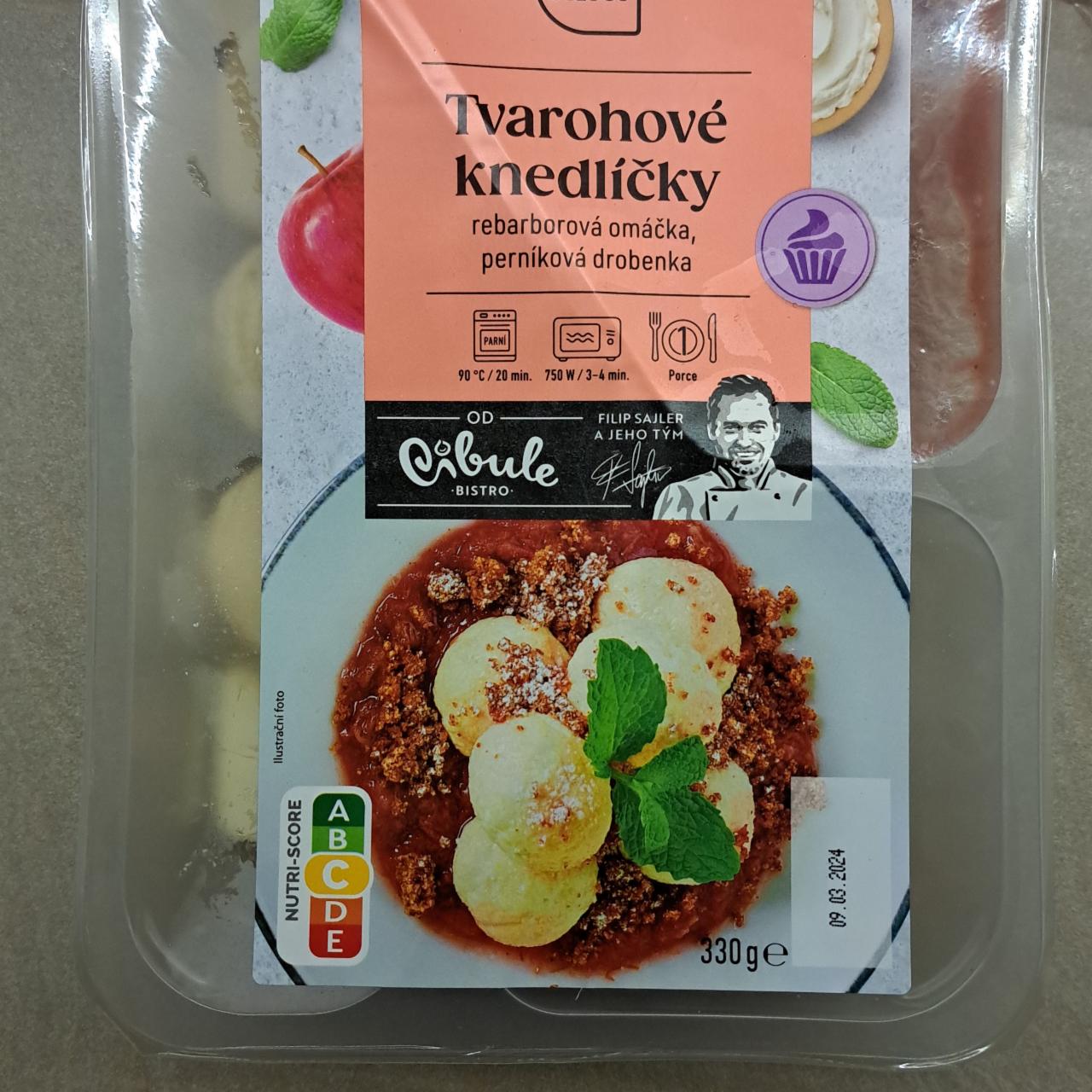 Fotografie - Tvarohové knedlíčky s rebarborovou omáčkou a perníkovou drobenkou Chef Select