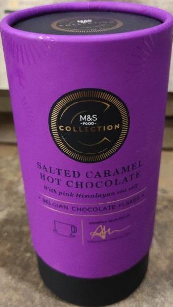 Fotografie - Salted Caramel Hot Chocolate Belgian milk chocolate flakes with pink Himalayan sea salt M&S Collection