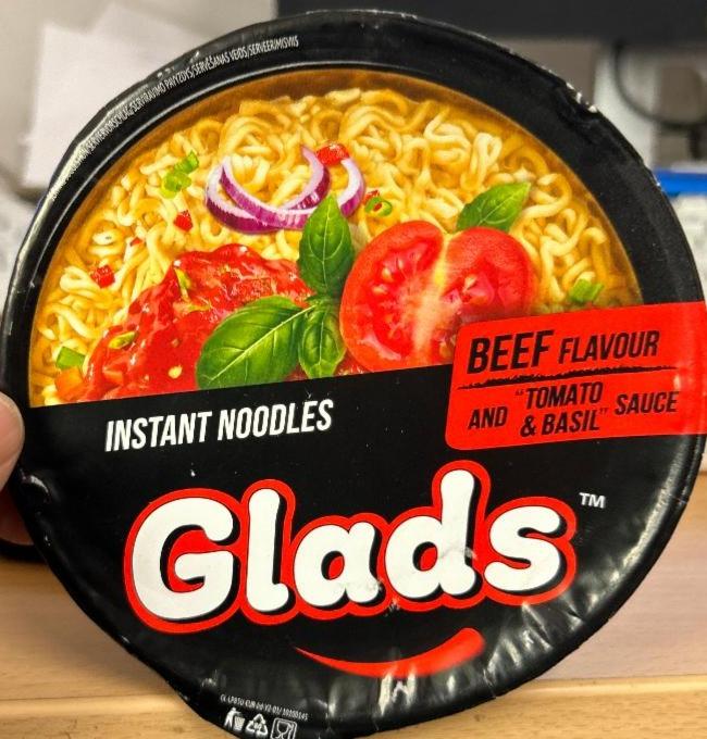 Fotografie - Instant noodles beef flavour and tomato & basil sauce Glads