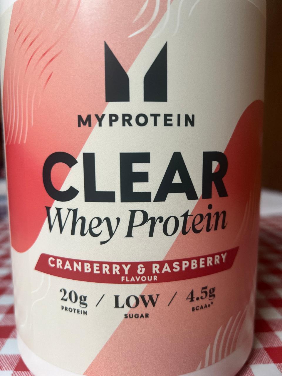 Fotografie - Clear whey isolate Cranberry & Raspberry Myprotein