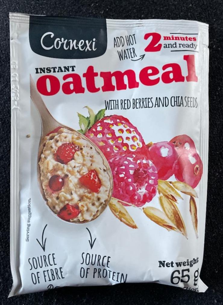 Fotografie - Instant oatmeal with red berries and chia seeds Cornexi