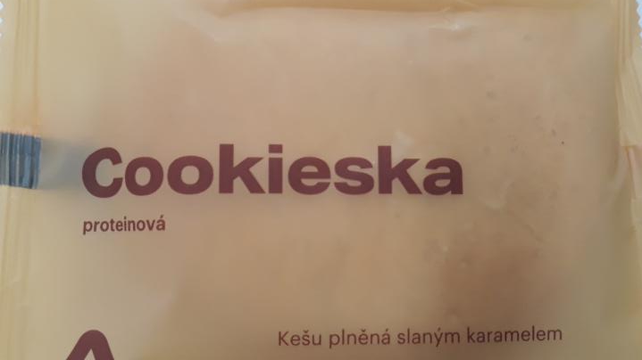 Fotografie - Cookieska proteinová kešu plněná slaným karamelem Aktin