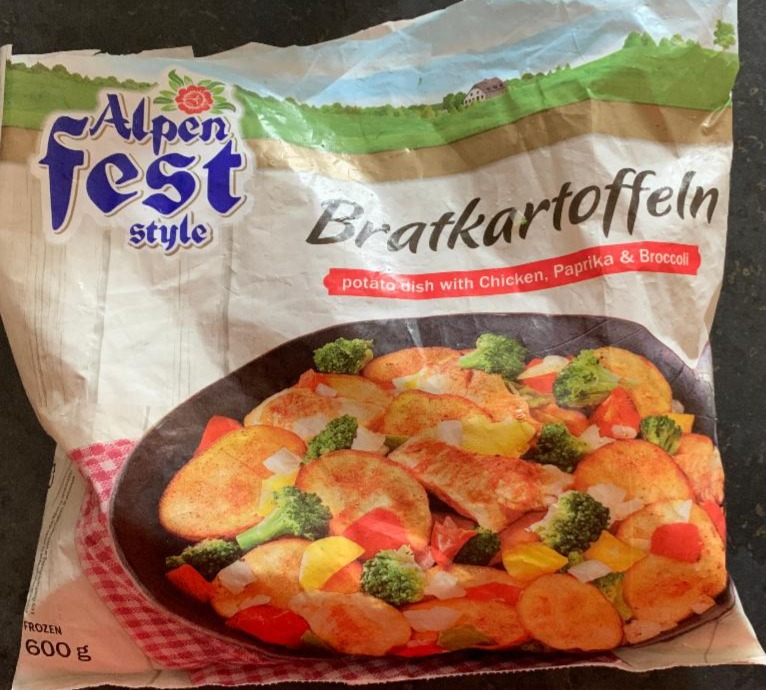 Fotografie - Bratkartoffeln with chicken, paprika & broccoli Alpen fest style