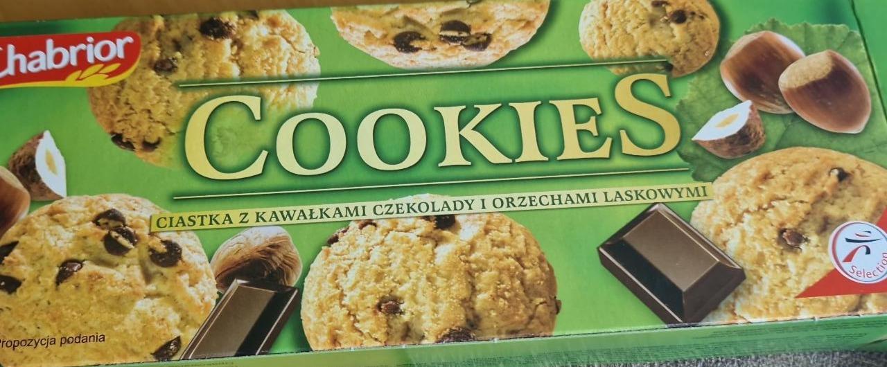 Fotografie - Cookies ciastka z kawałkami czekolady i orzechami laskowymi Chabrior