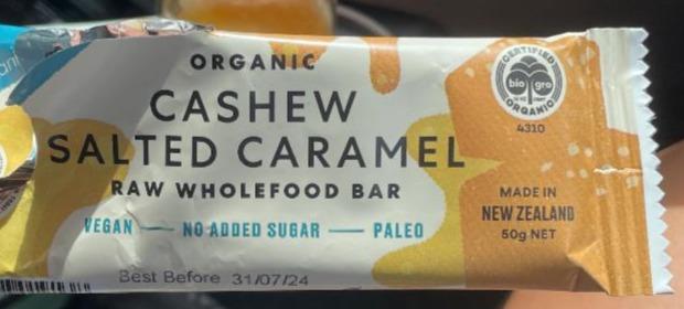 Fotografie - Organic Cashew Salted Caramel Raw Wholefood Bar Ceres Organics