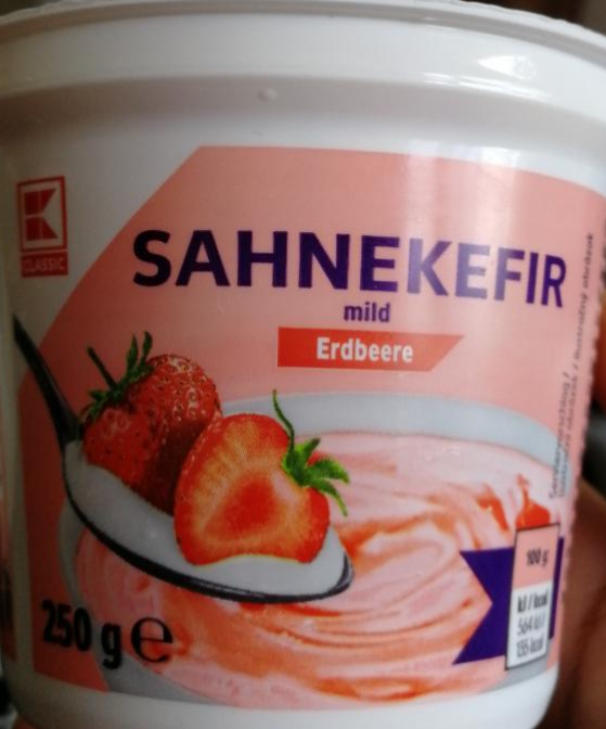 Fotografie - Sahnekefir smetanový dezert s jahodami K-Classic