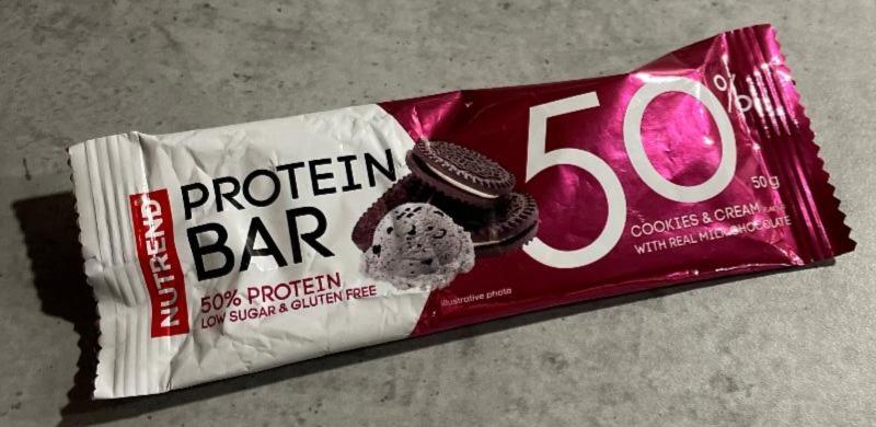 Fotografie - Protein bar 50% Protein Cookies & cream Nutrend