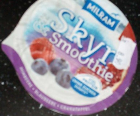 Fotografie - Skyr & Smoothie Himbeere-Blaubeere-Granatapfel Milram