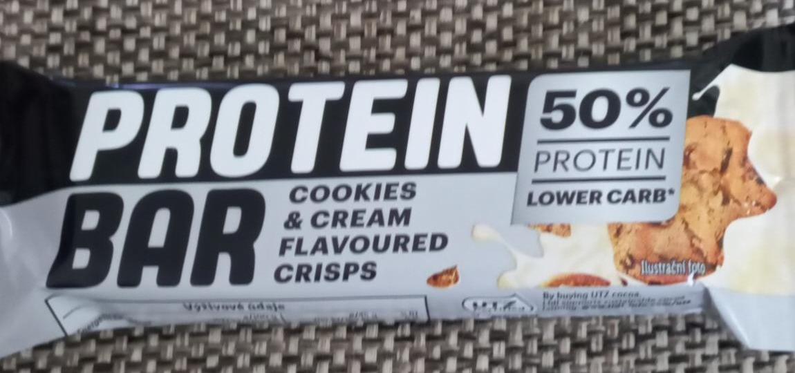 Fotografie - Protein bar cookies & cream flavoured crisps