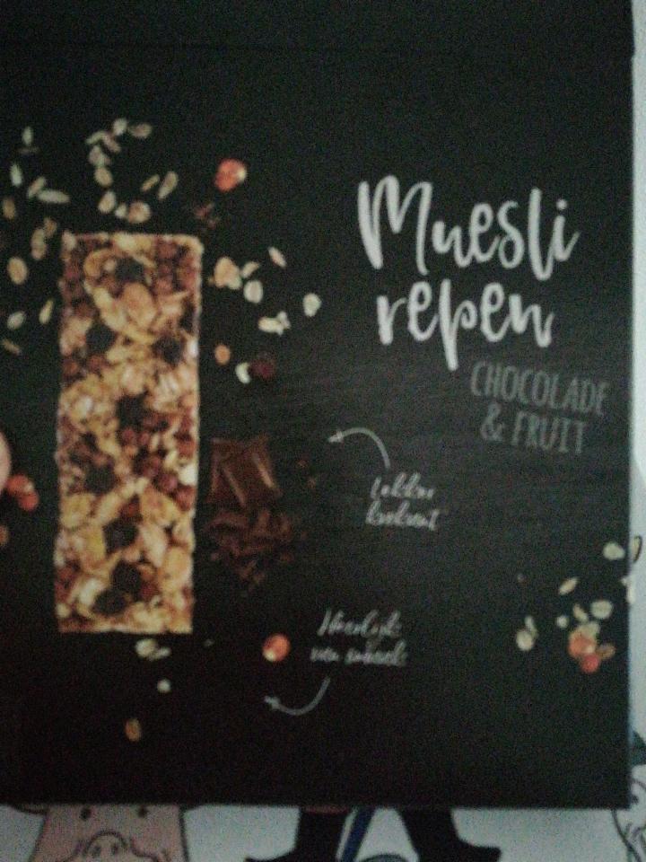 Fotografie - Chocolate&fruit muesli bar