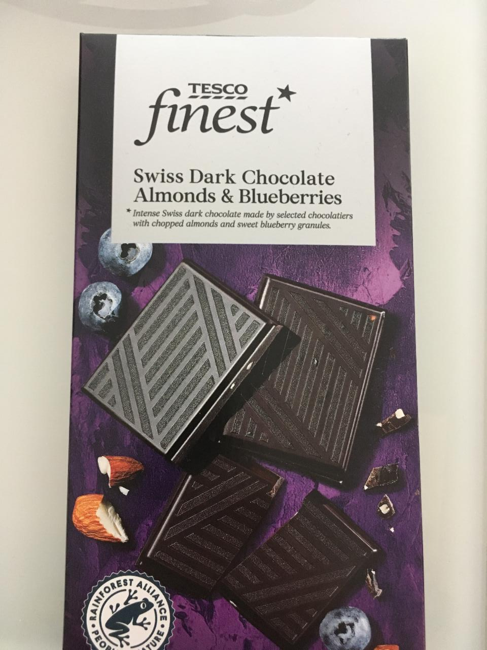 Fotografie - Swiss dark chocolate Almond & Blueberries Tesco finest