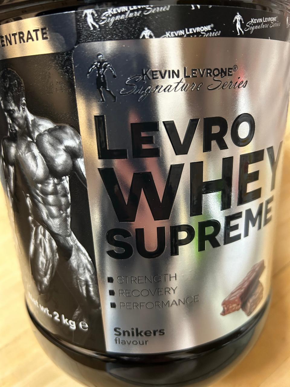 Fotografie - Levro Whey Supreme Snickers Kevin Levrone