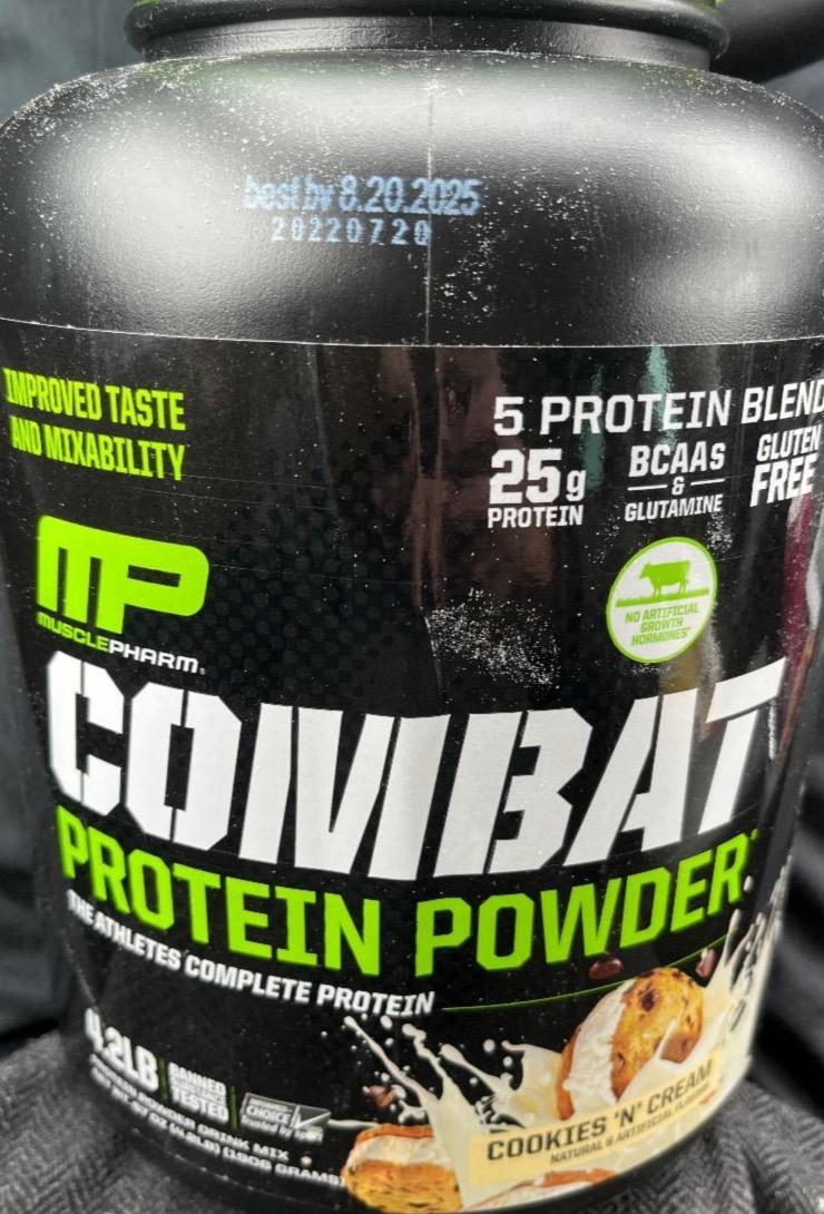 Fotografie - MusclePharm Combat Cookies & Cream