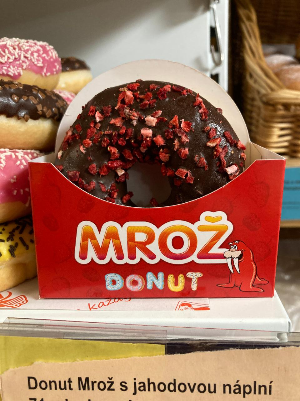 Fotografie - Donut Mrož s jahodovou náplní