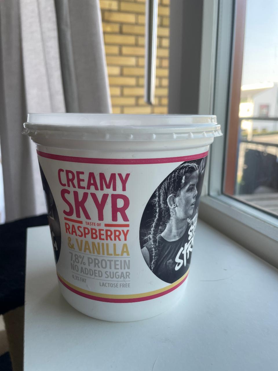 Fotografie - Creamy skyr raspberry & vanilla lactose free Stay Strong