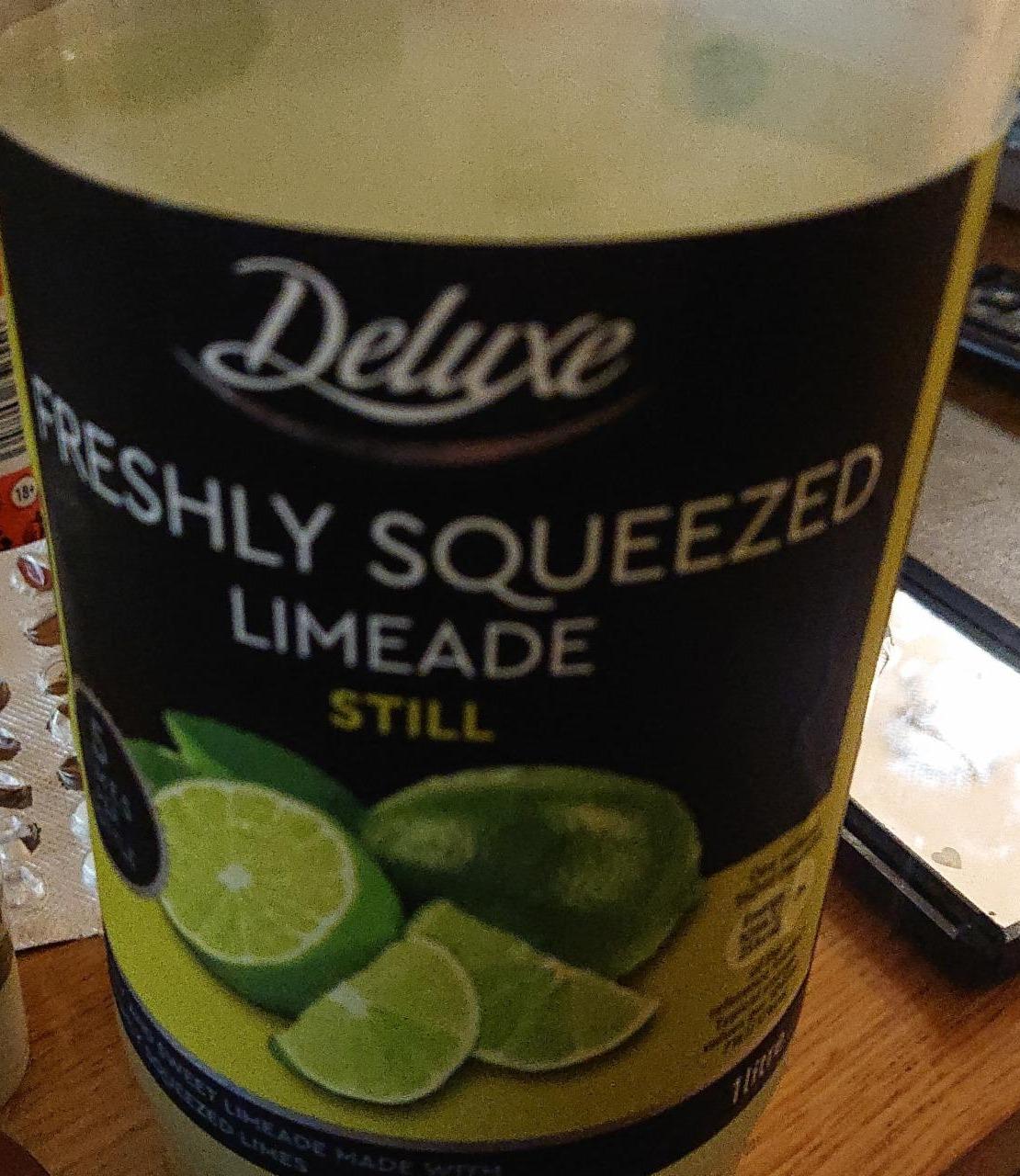 Fotografie - Freshly squeezed limeade still Deluxe