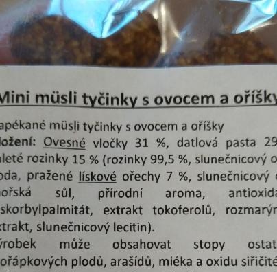 Fotografie - mini müsli tyčinky s ovocem a oříšky