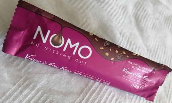 Fotografie - Vegan Fruit & Crunch Chocolate Bar Nomo