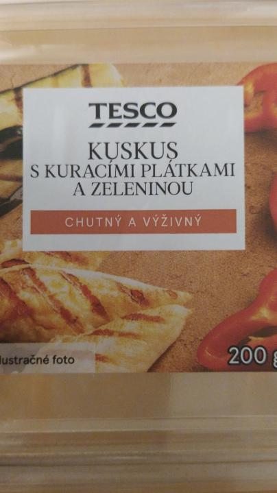 Fotografie - kuskus s pečenou paprikou, kuřecími plátky a zeleninou Tesco