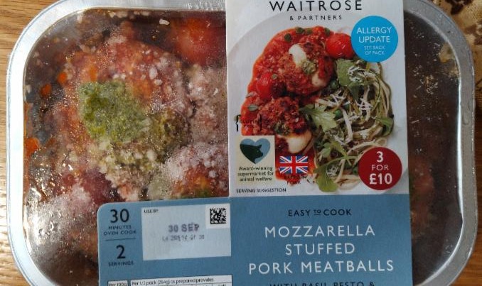 Fotografie - Mozzarella Stuffed Pork Meatballs Waitrose