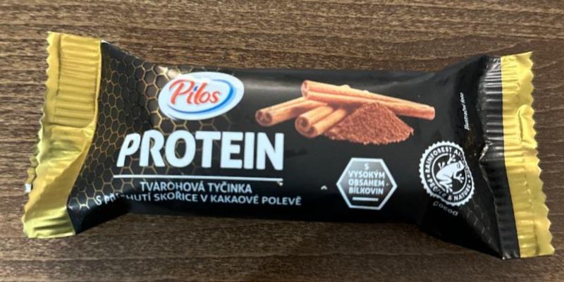 Fotografie - Protein tvarohová tyčinka s příchutí skořice v kakaové polevě Pilos