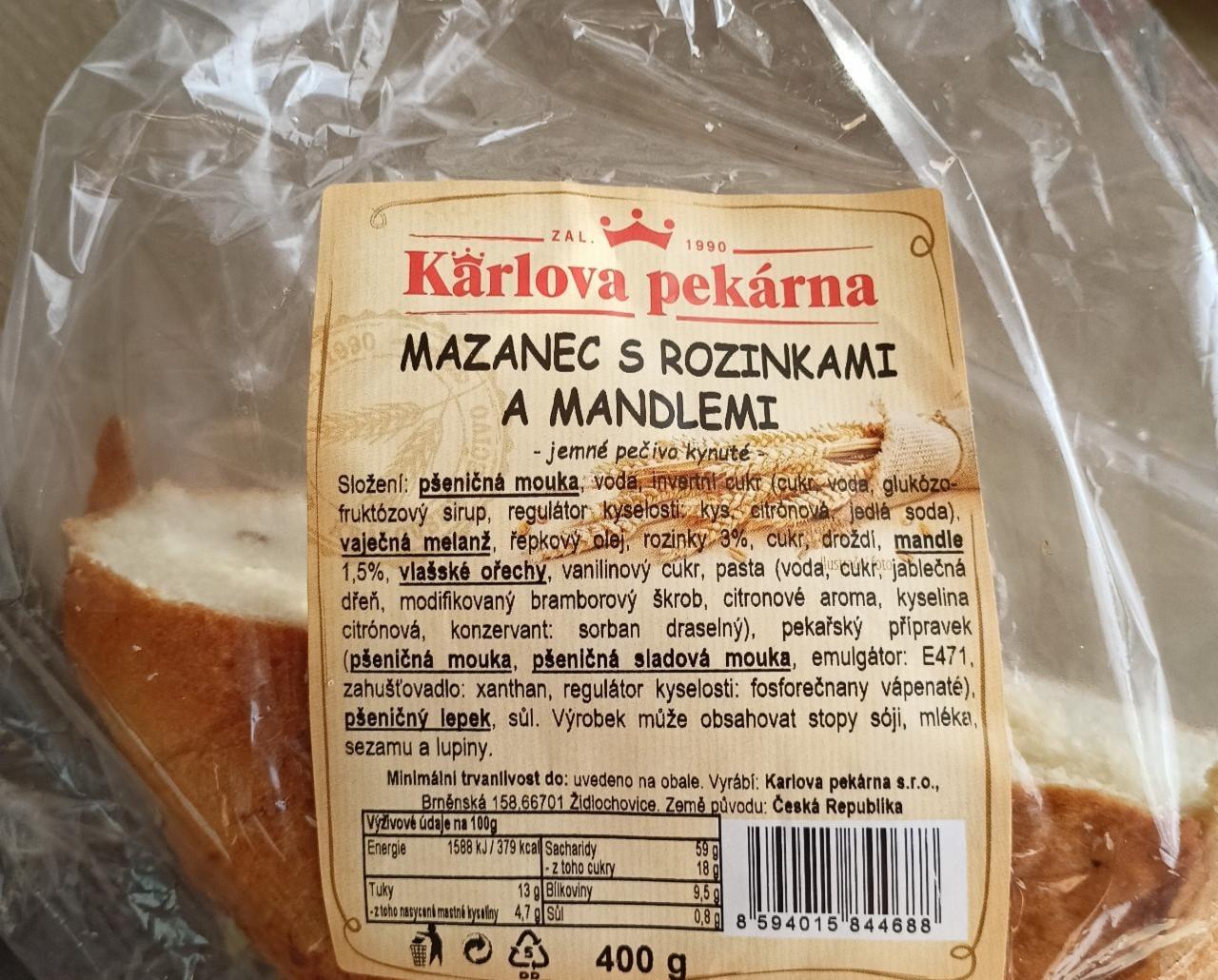 Fotografie - Mazanec s rozinkami a mandlemi Karlova pekárna