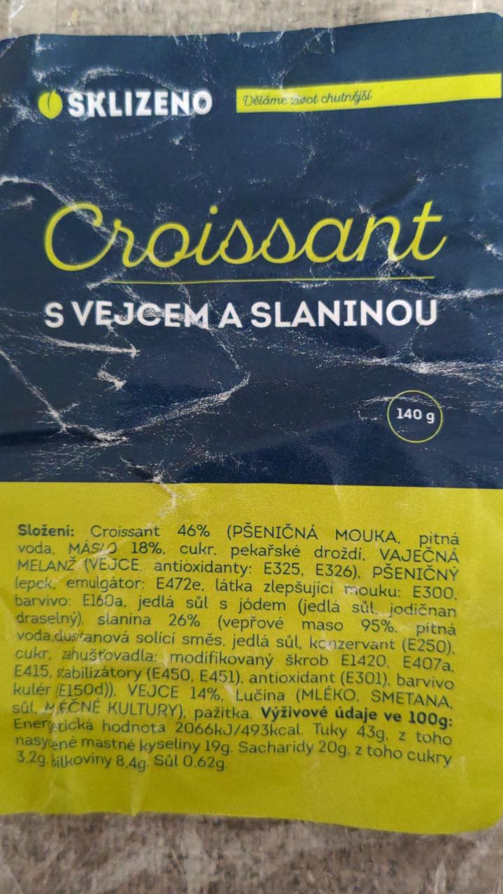 Fotografie - Croissant s vejcem a slaninou Sklizeno