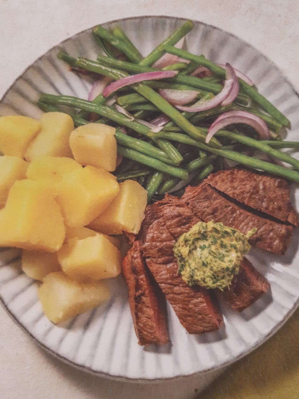 Fotografie - Rinderhuftsteak mit Kräuter-Butter