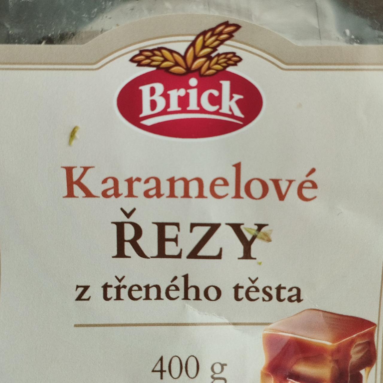 Fotografie - Karamelové řezy z třeného těsta Brick