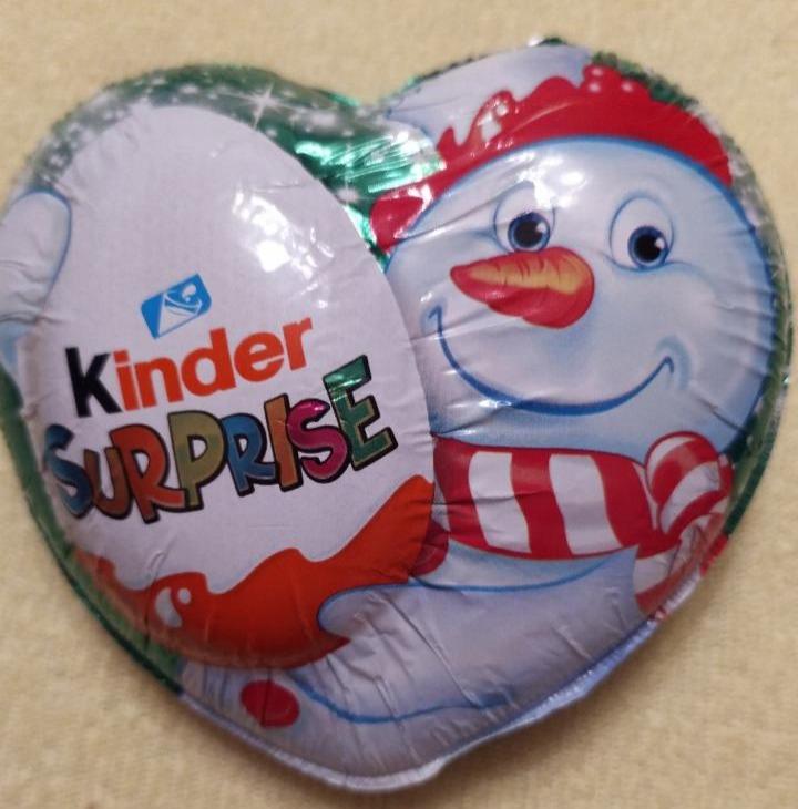 Fotografie - Kinder Surprise sladká figurka pokrytá mléčnou čokoládou