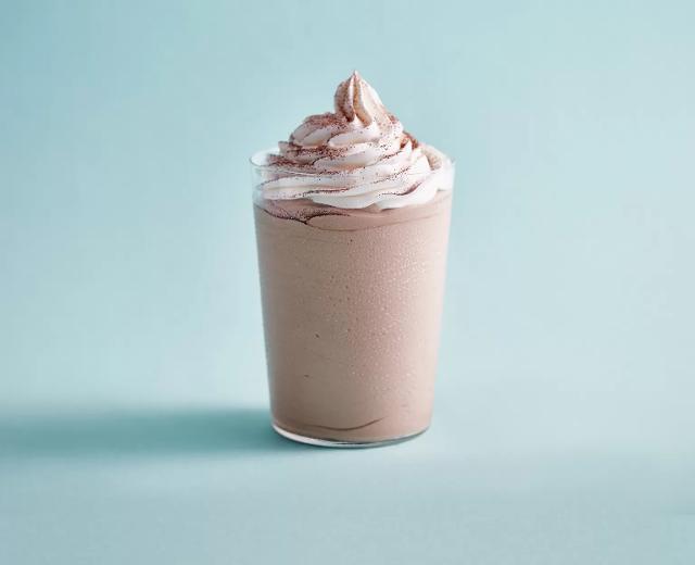 Fotografie - Shake Deluxe se šlehačkou čokoládový McDonald's