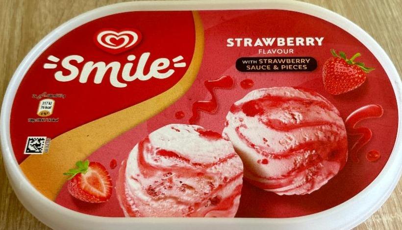 Fotografie - Strawberry flavour with strawberry sauce & pieces smile Algida