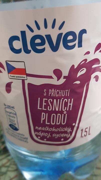 Fotografie - sycená voda s příchutí lesních plodů Clever