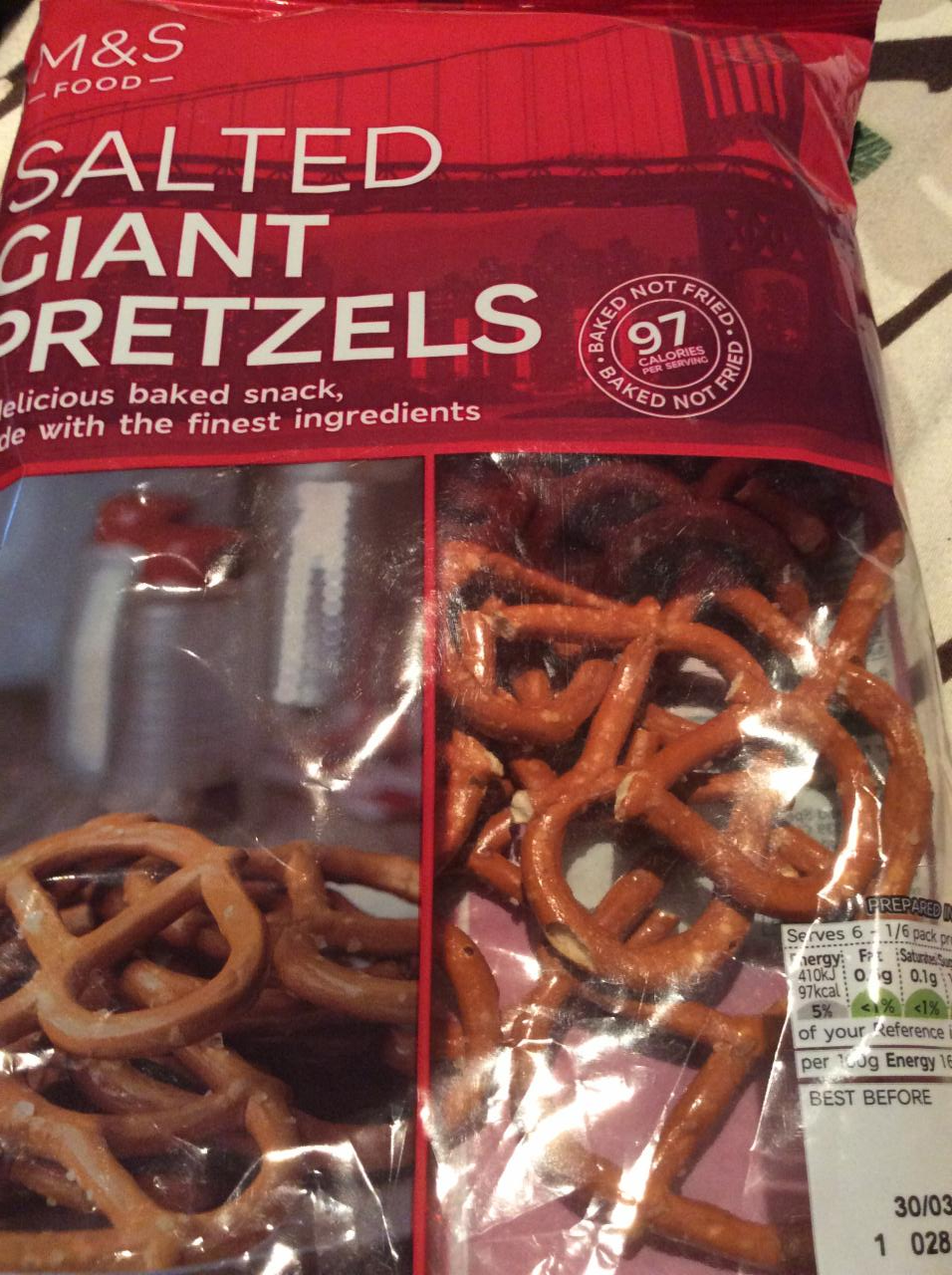 Fotografie - Salted Giant Pretzels M&S Food