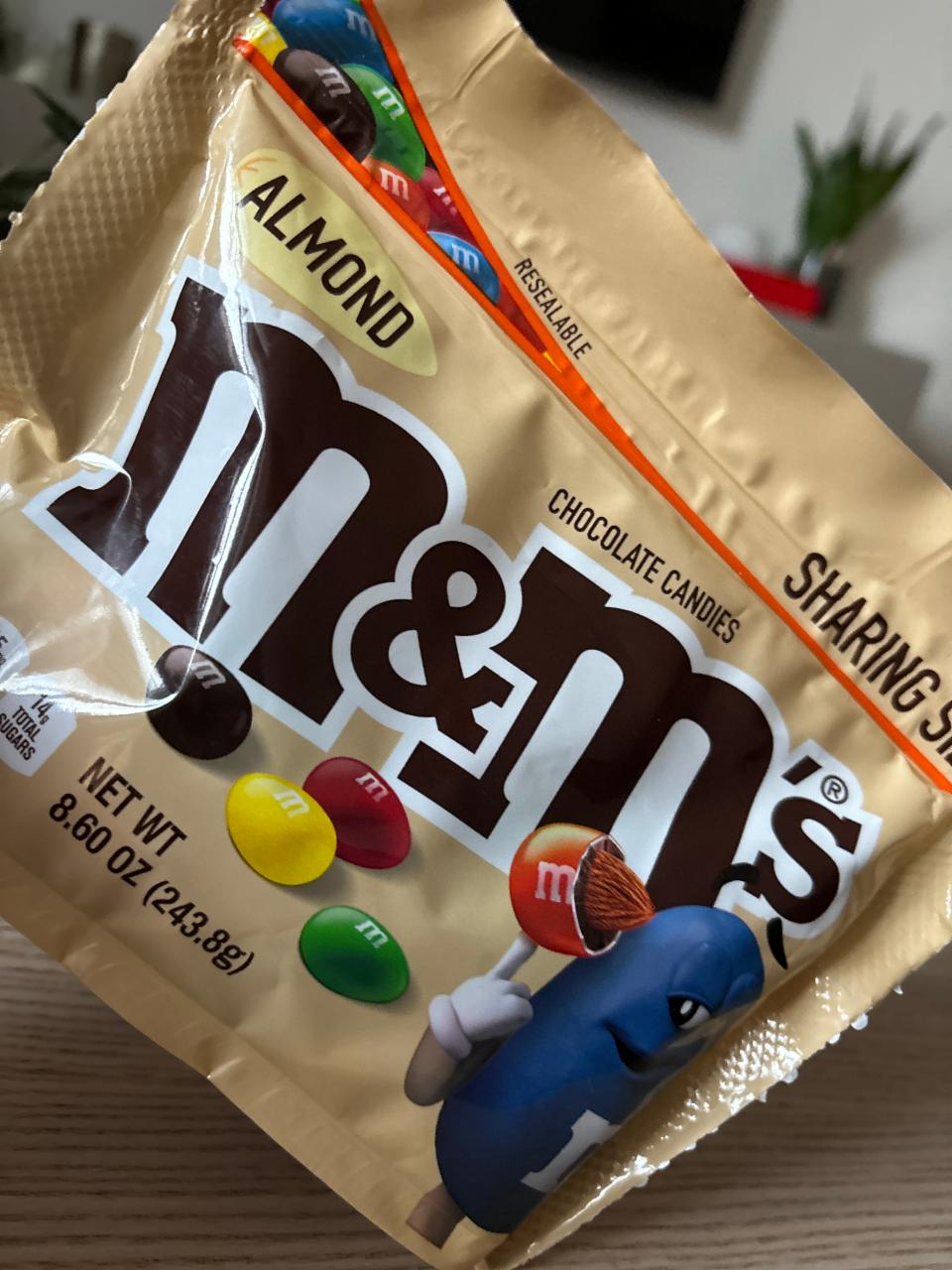 Fotografie - Almond Chocolate Candy M&M's