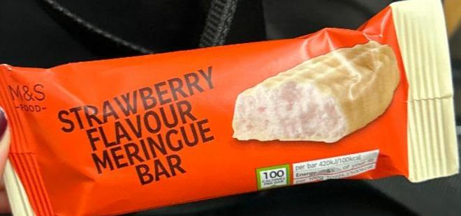 Fotografie - Strawberry Flavour Meringue Bar M&S Food