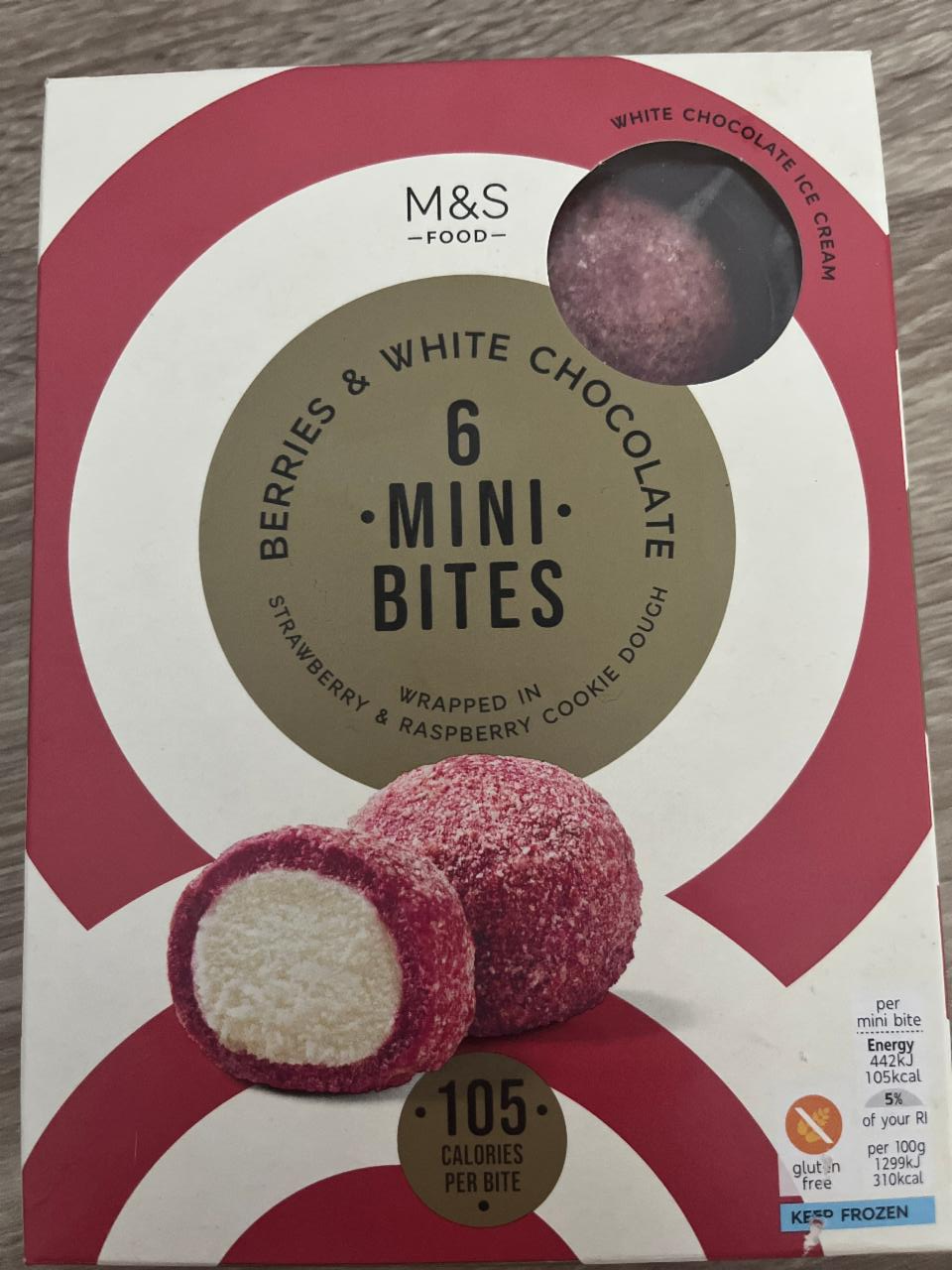 Fotografie - Berries & White Chocolate 6 Mini Bites Strawberry & Raspberry cookie dough M&S Food