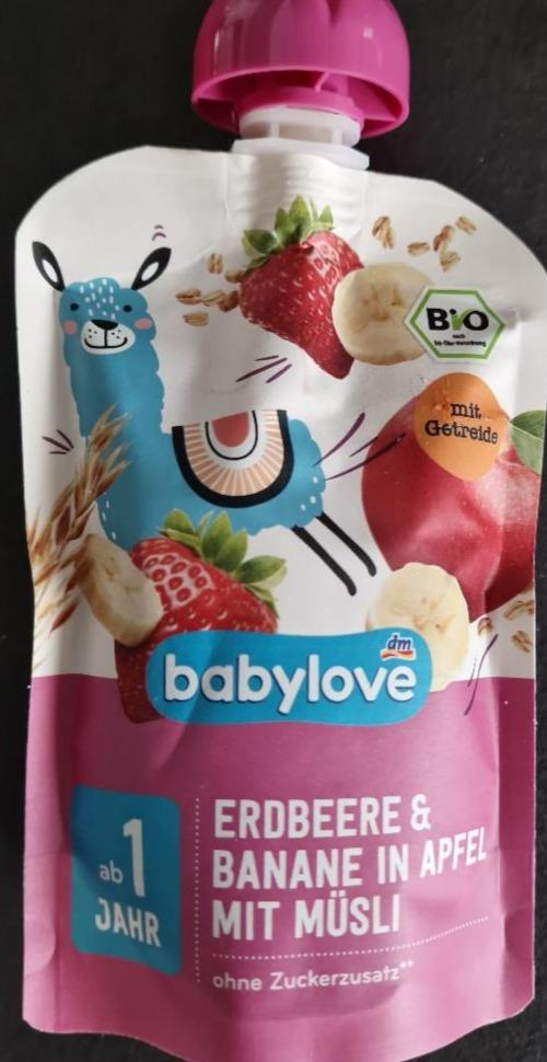 Fotografie - Bio Erdbeere & Banane in Apfel mit Müsli Babylove