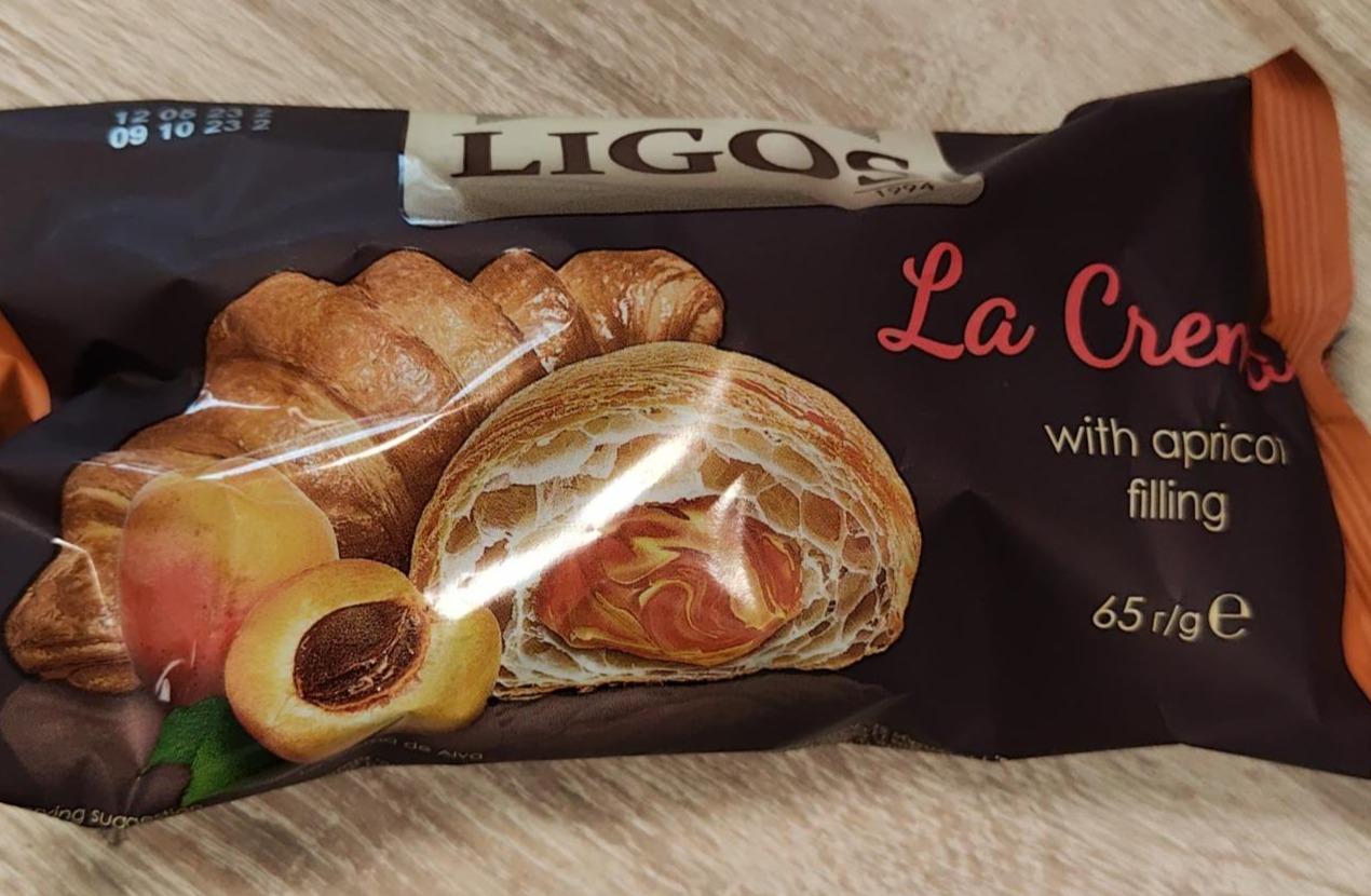 Fotografie - Croissant with apricot flavor filling La Crema de Alva