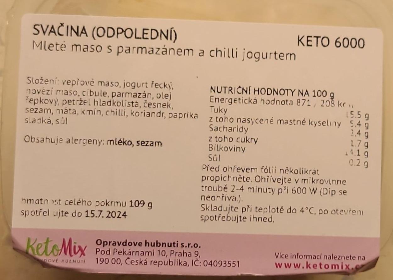 Fotografie - Mleté maso s parmazánem a chilli jogurtem KetoMix