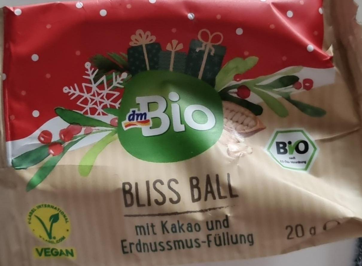 Fotografie - Bliss ball mit Kakao und Erdnussmus-Füllung dmBio