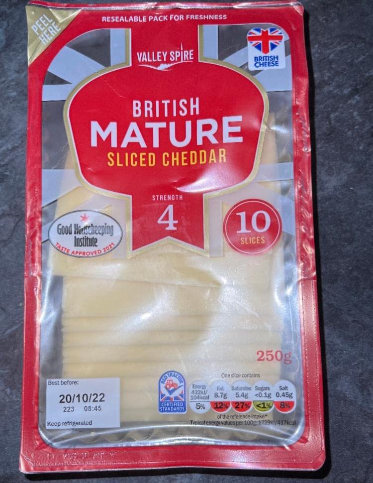 Fotografie - British mature sliced cheddar Valley spire