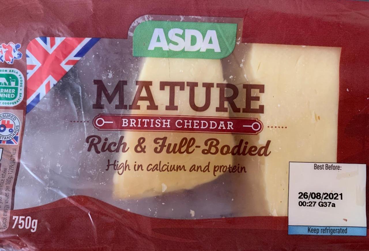 Fotografie - mature British cheddar Asda