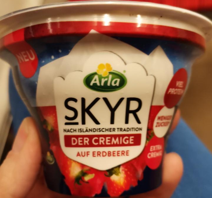 Fotografie - Skyr der cremige auf Erdbeere Arla