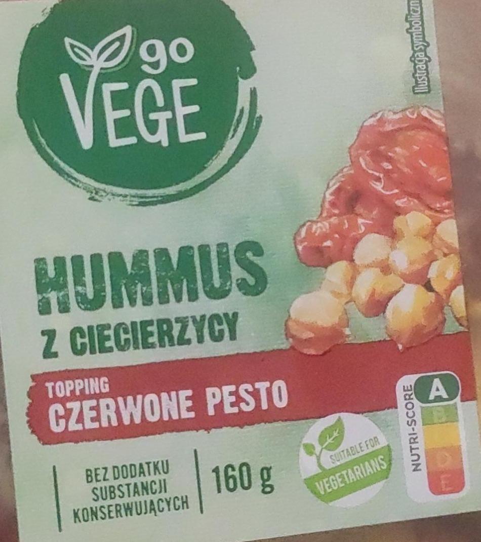 Fotografie - Hummus z ciecierzycy topping czerwone pesto Go Vege