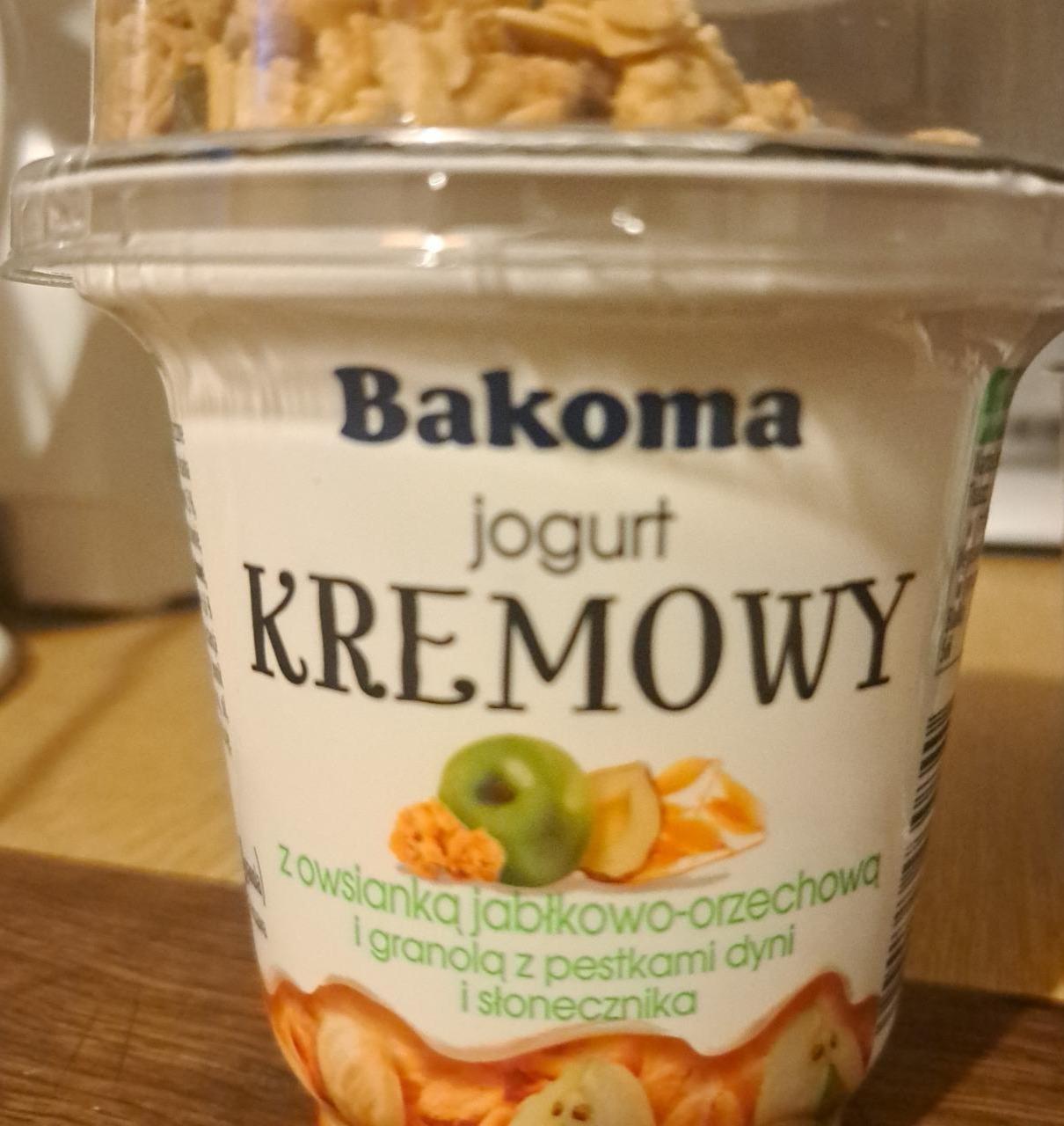 Fotografie - Jogurt kremowy z owsianką jabłkowo-orzechową i granolą z pestkami dyni i słonecznika Bakoma