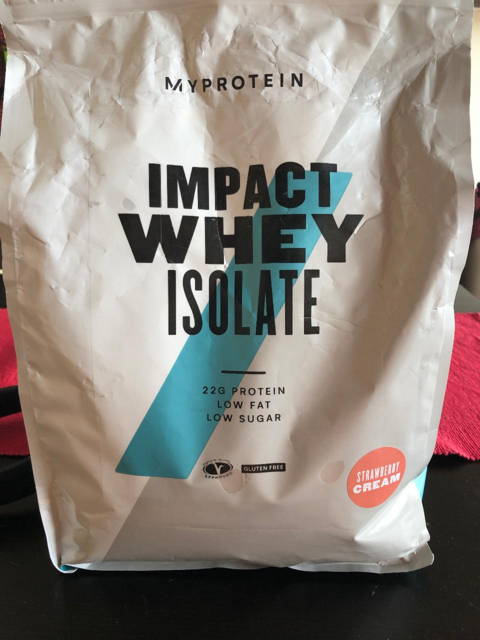 Fotografie - Impact Whey isolate strawbery cream MyProtein