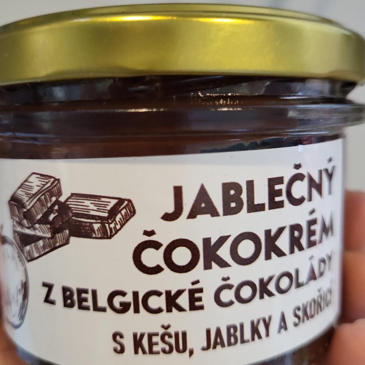 Fotografie - Jablečný čokokrém z belgické čokolády s kešu, jablky a skořicí