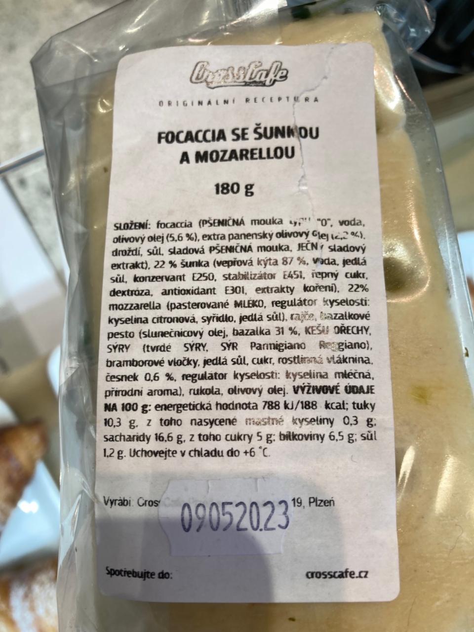 Fotografie - Focaccia se šunkou a mozarellou CrossCafe