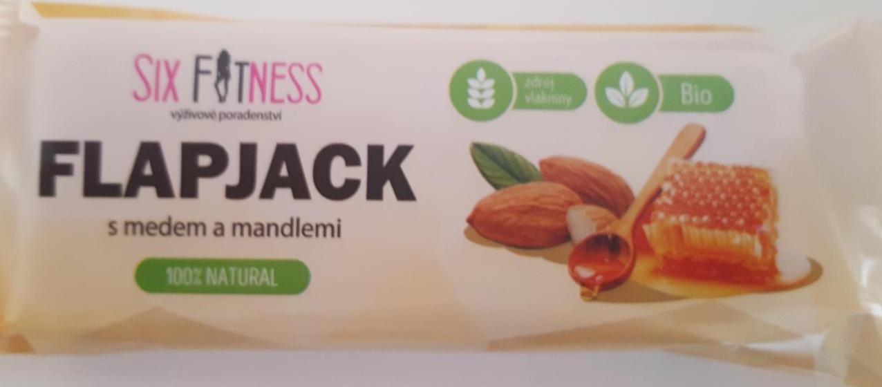 Fotografie - BIO FLAPJACK s medem a mandlemi Six Fitness